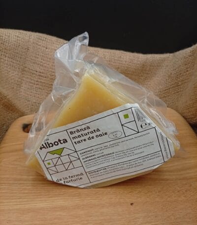 Brânză Maturată Tip Parmezan de Oaie