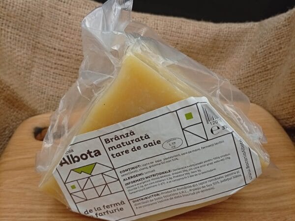 Brânză Maturată Tip Parmezan de Oaie