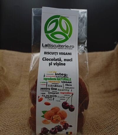 Biscuiți Vegani cu Ciocolată, Nuci și Vișine