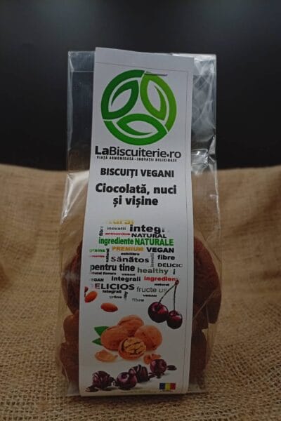 Biscuiți Vegani cu Ciocolată, Nuci și Vișine
