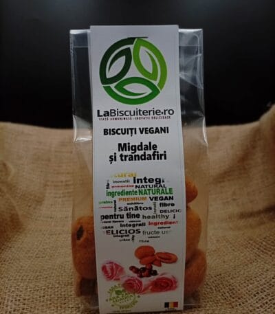 Biscuiți Vegani cu Migdale și Trandafiri
