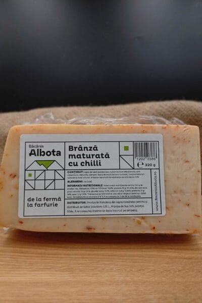 Brânză maturată cu chilli