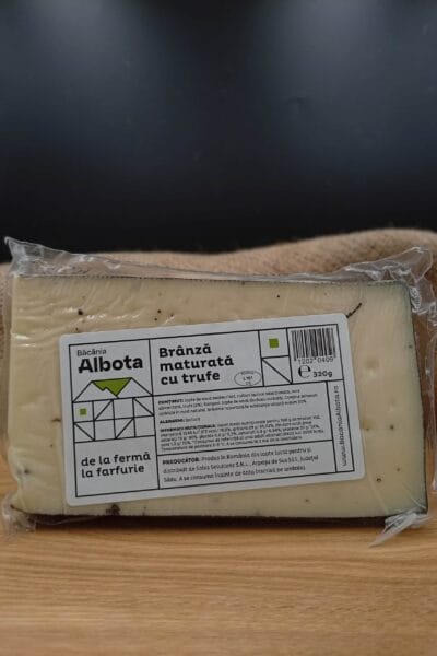 Brânză maturată cu trufe